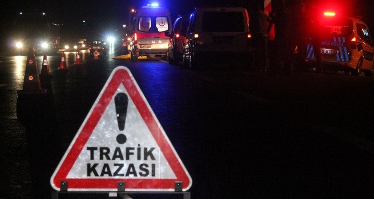 Tır ile Otomobil Çarpıştı, Hamile 1 Kadın ve 2 Çocuk Öldü