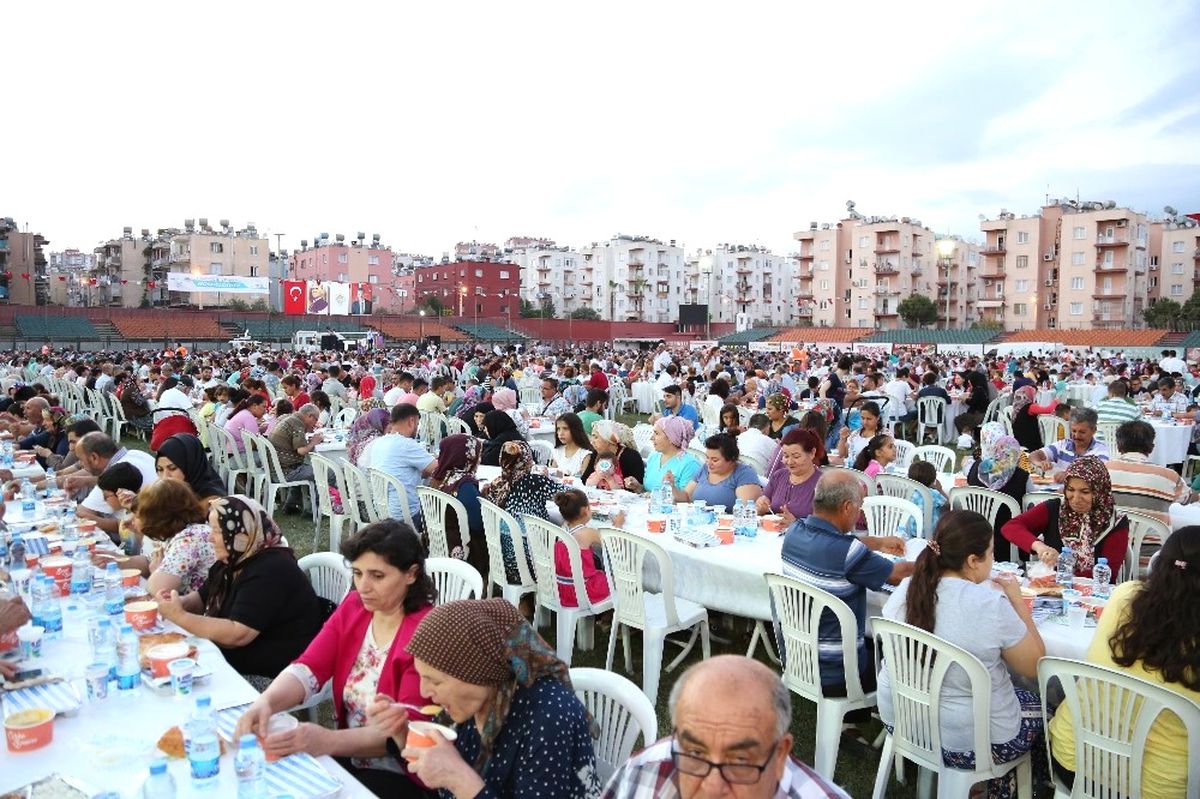Toroslar\'da Vatandaşlar İftarda Buluştu