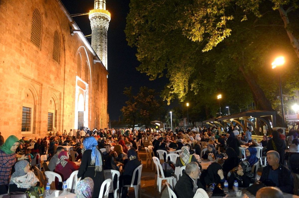 Ulucami\'de Kadir Gecesi Huzuru
