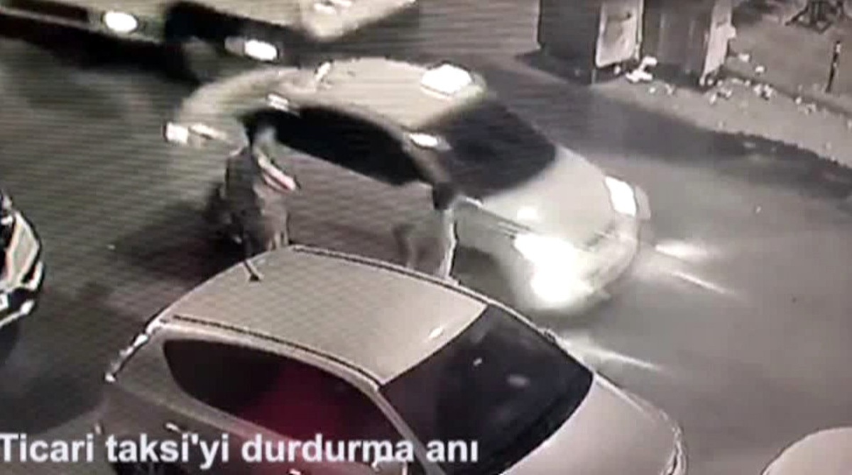 Ümraniye\'de Boğazına Bıçak Dayadıkları Taksiciyi Gasp Eden Şüpheliler Tutuklandı