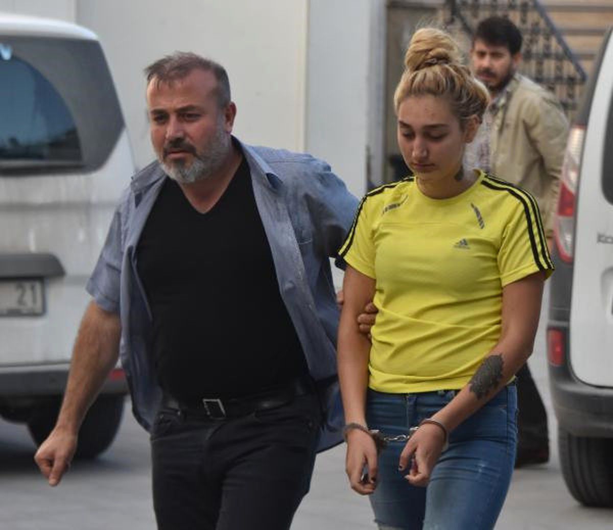 Uyuşturucudan Liseyi Yarıda Bırakan Genç Kız, Kapkaçtan Gözaltına Alındı (2)