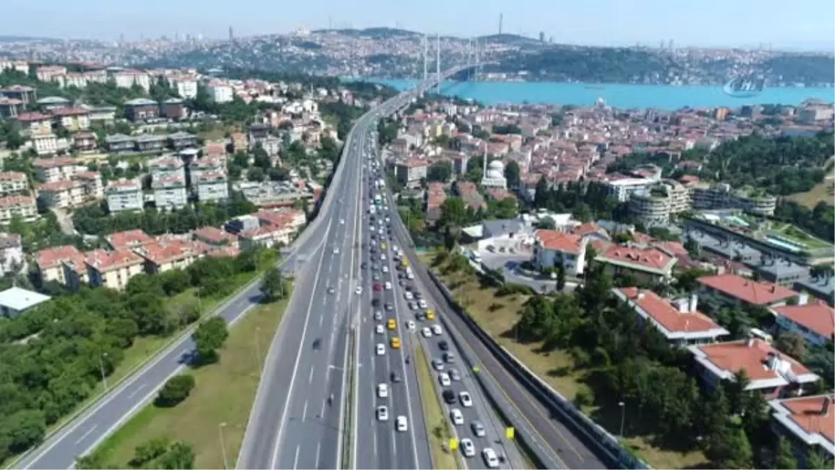 15 Temmuz Şehitler Köprüsü\'nde Trafik Yoğunluğu Havadan Görüntülendi