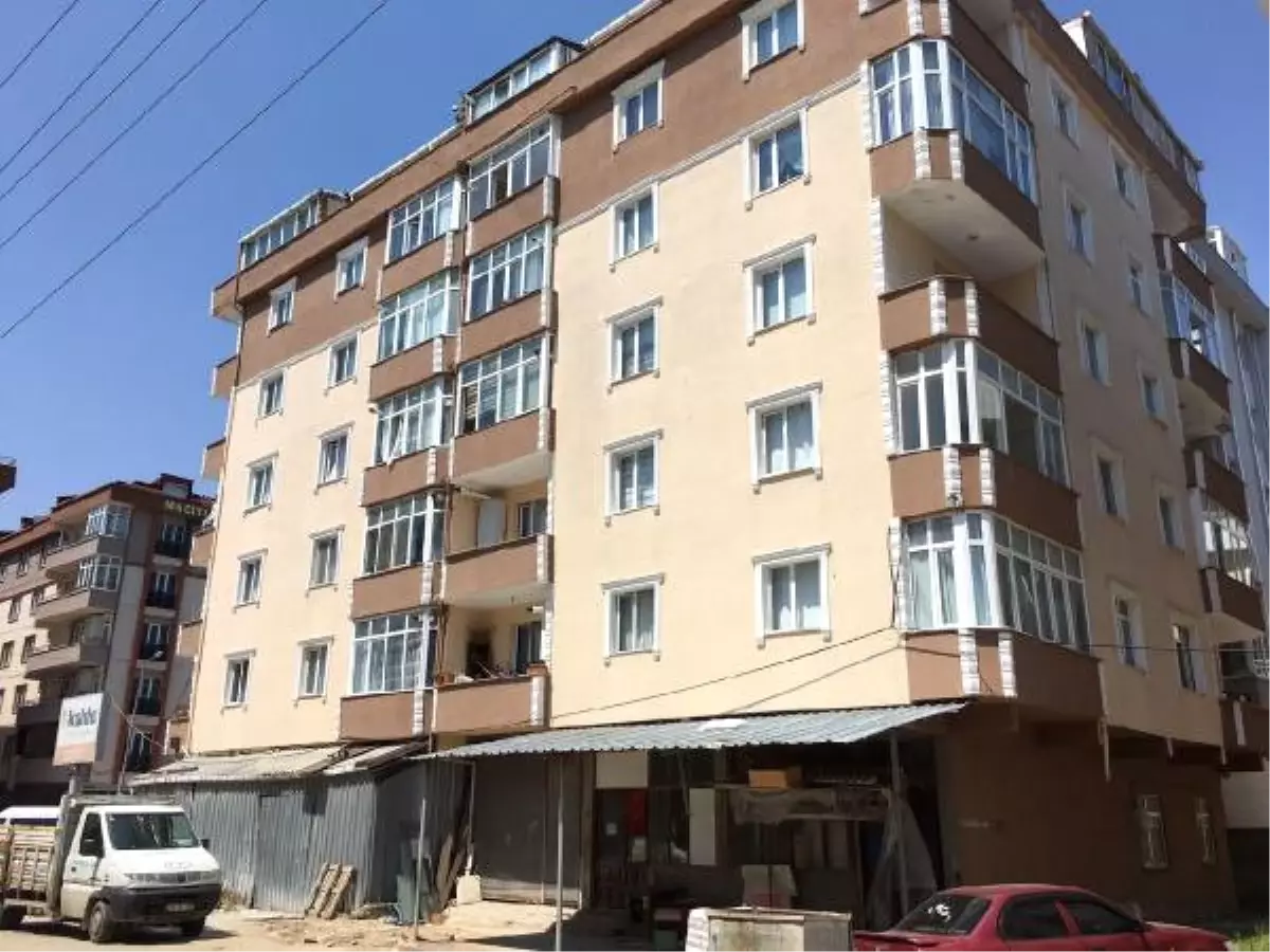 6 Katlı Apartmanın Terasından Düşen Kadın Öldü