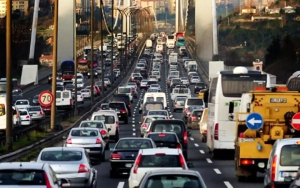 Ankara Otobanı Sultanbeyli Mevkiinde Bayram Trafiği Yoğunluğu