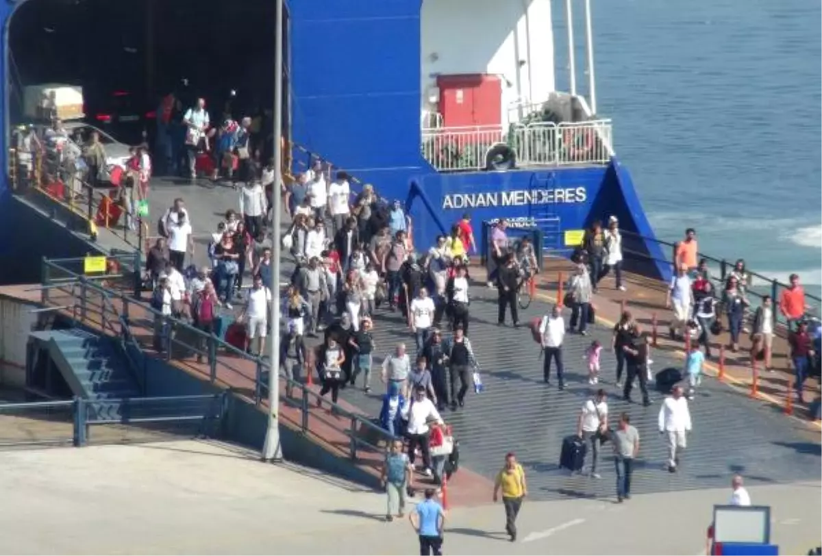 Bandırma Feribot İskelesinde Bayram Yoğunluğu Başladı