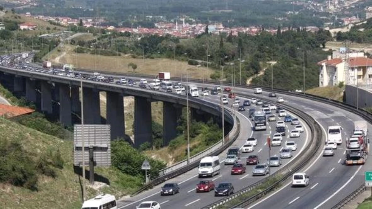 Bayram Öncesi İstanbul\'da Trafik Neredeyse Sıfıra İndi