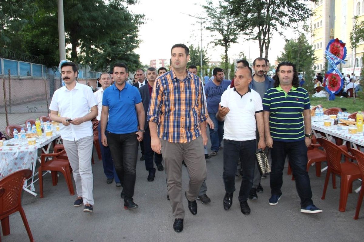 Bismil\'de 2 Bin Kişi İftar Sofrasında Bir Araya Geldi