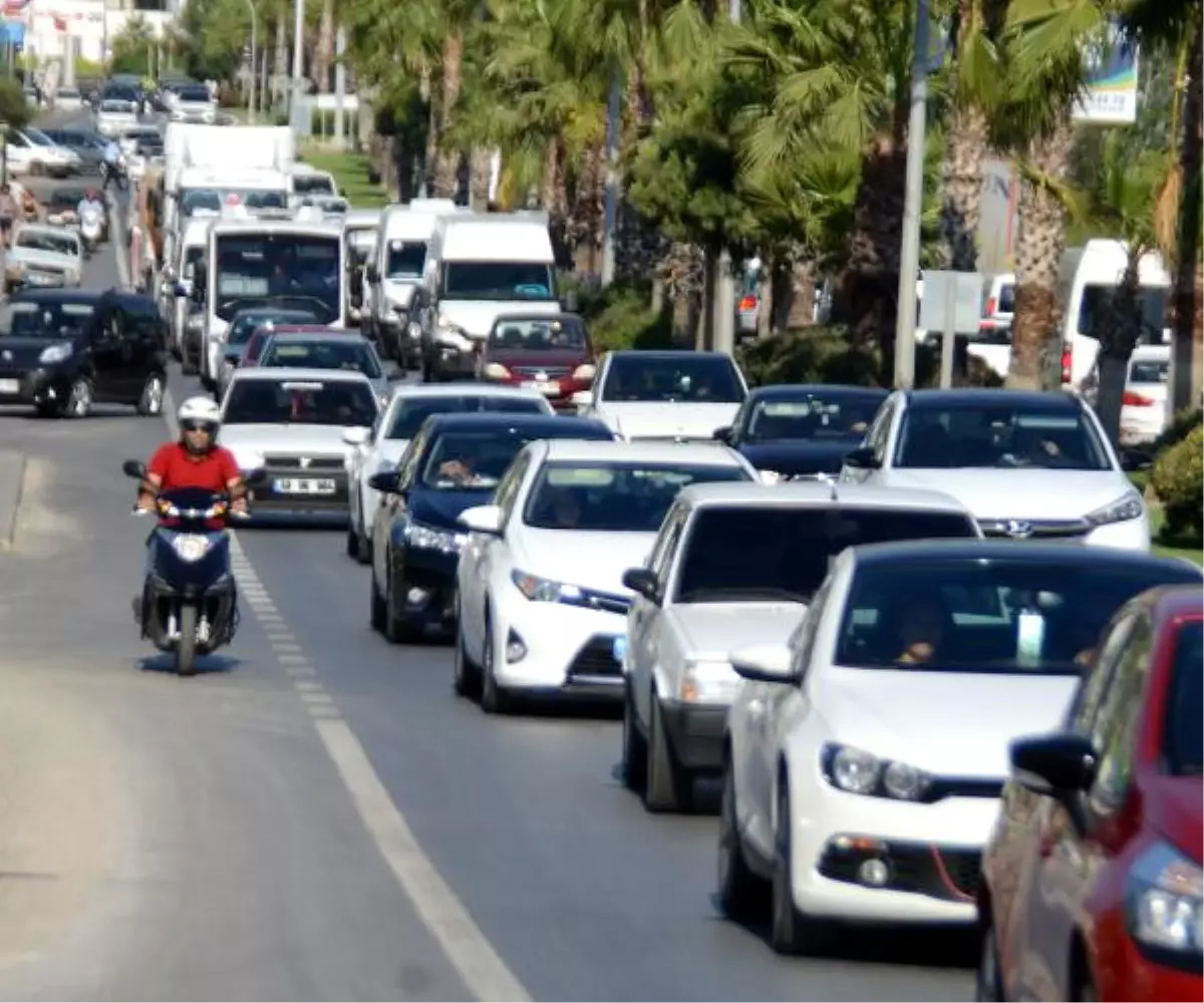 Bodrum\'da Tatilci Yoğunluğu! İlçedeki Araç Sayısında 10 Kat Artış Var!