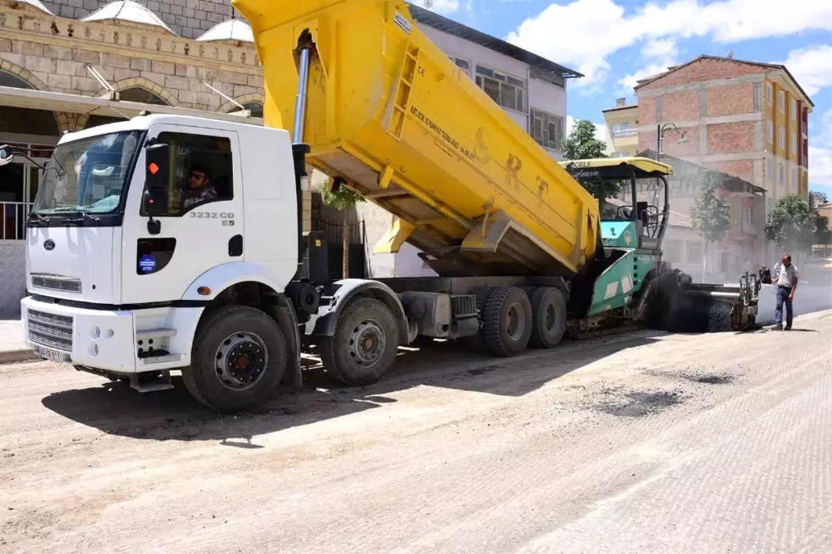 Büyükşehirden Bayram Öncesi Yoğun Asfalt Mesaisi