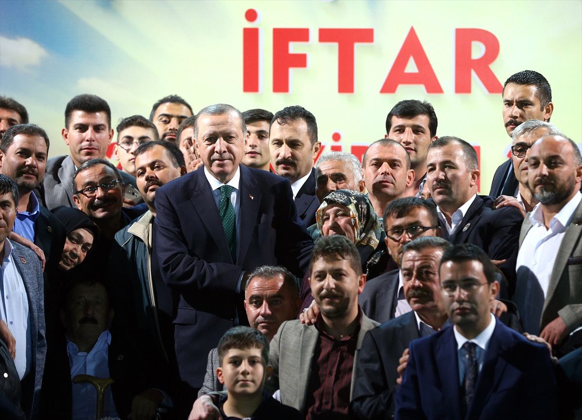 Cumhurbaşkanı Erdoğan, Çiftçilerle İftarda Bir Araya Geldi