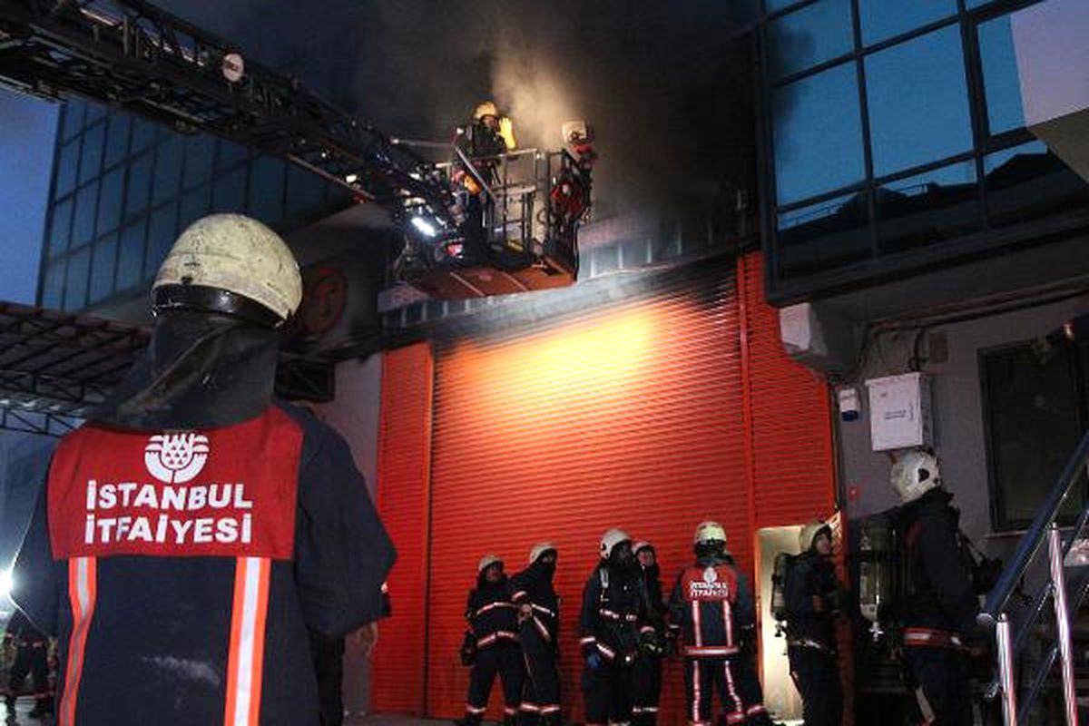 Dha İstanbul - Kağıthane\'de Korkutan Yangın