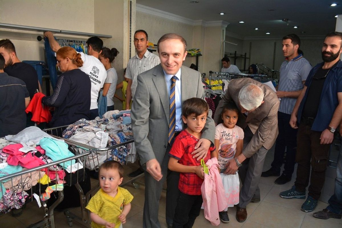 Hakkari\'de Çocukların Bayramlık Sevinci