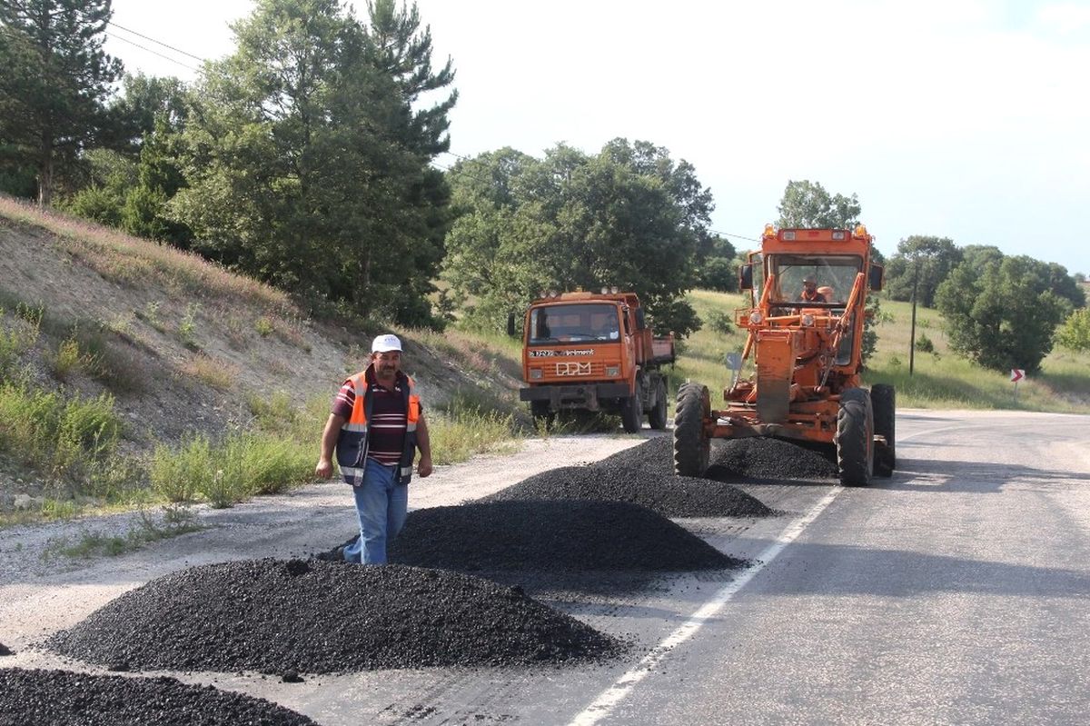 Hisarcık-Gediz Karayolunda Asfalt Yama Çalışması