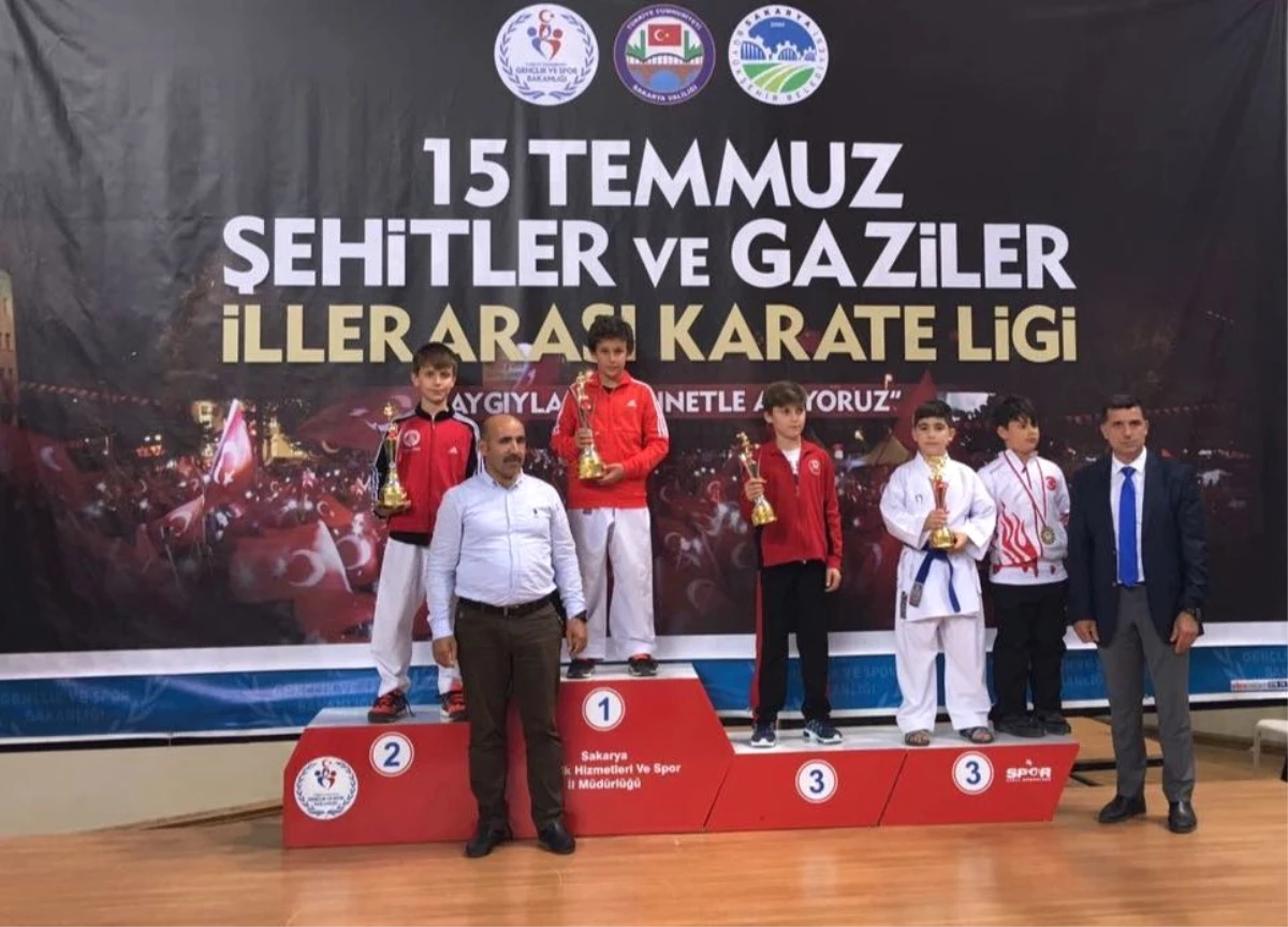 İhlas Koleji Karate Ligi\'ni Şampiyon Bitirdi