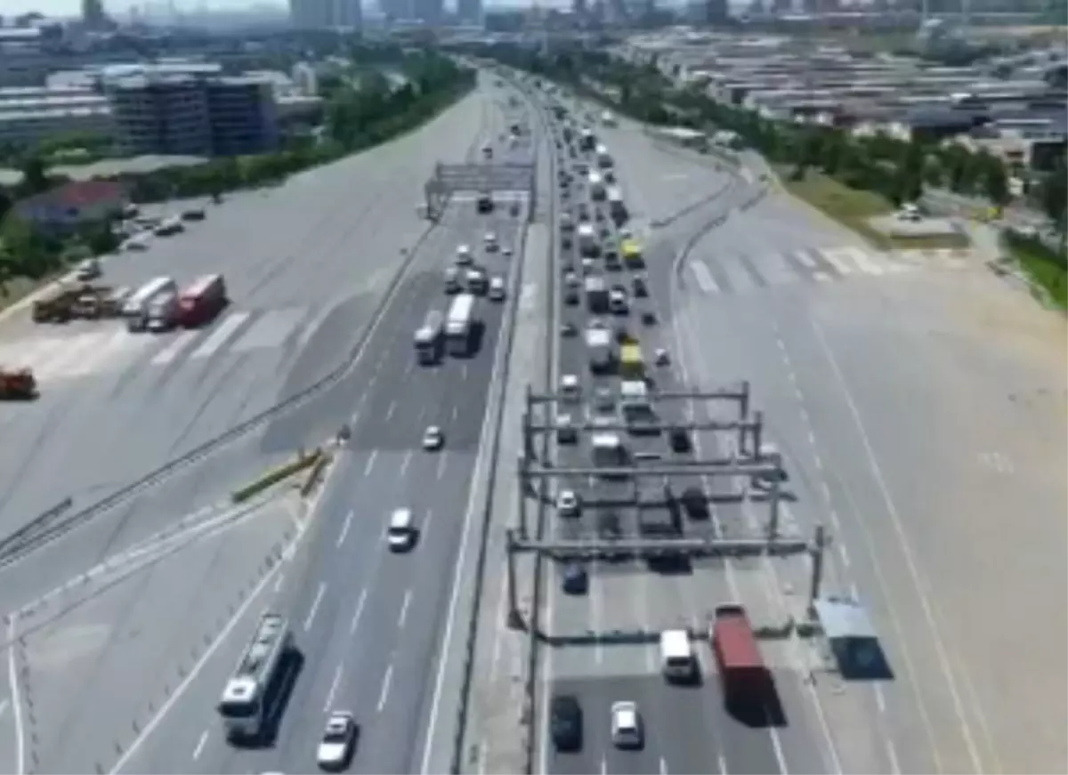 Istanbul\'da Bayram Trafiği Havadan Görüntülendi