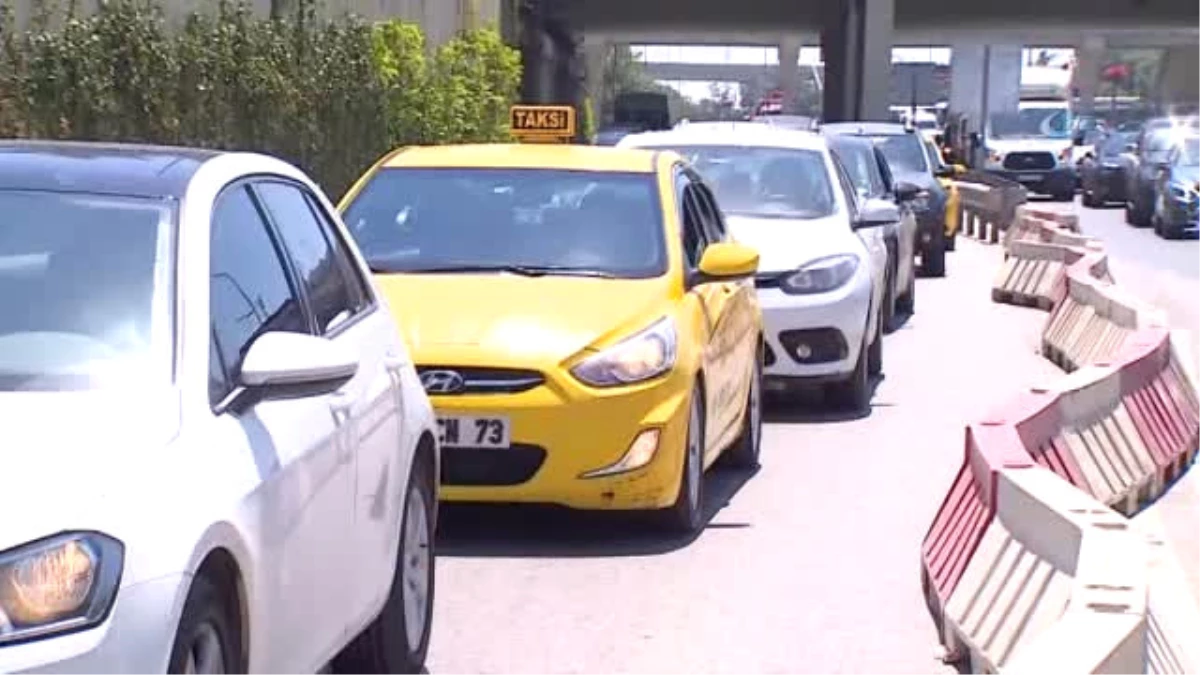 İstanbul\'da Trafik Yoğunluğu Başladı