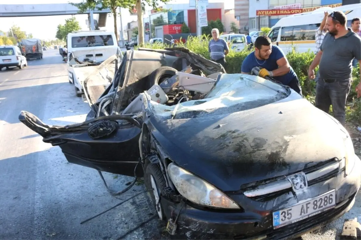 İzmir\'de Trafik Kazası: 1 Ağır Yaralı