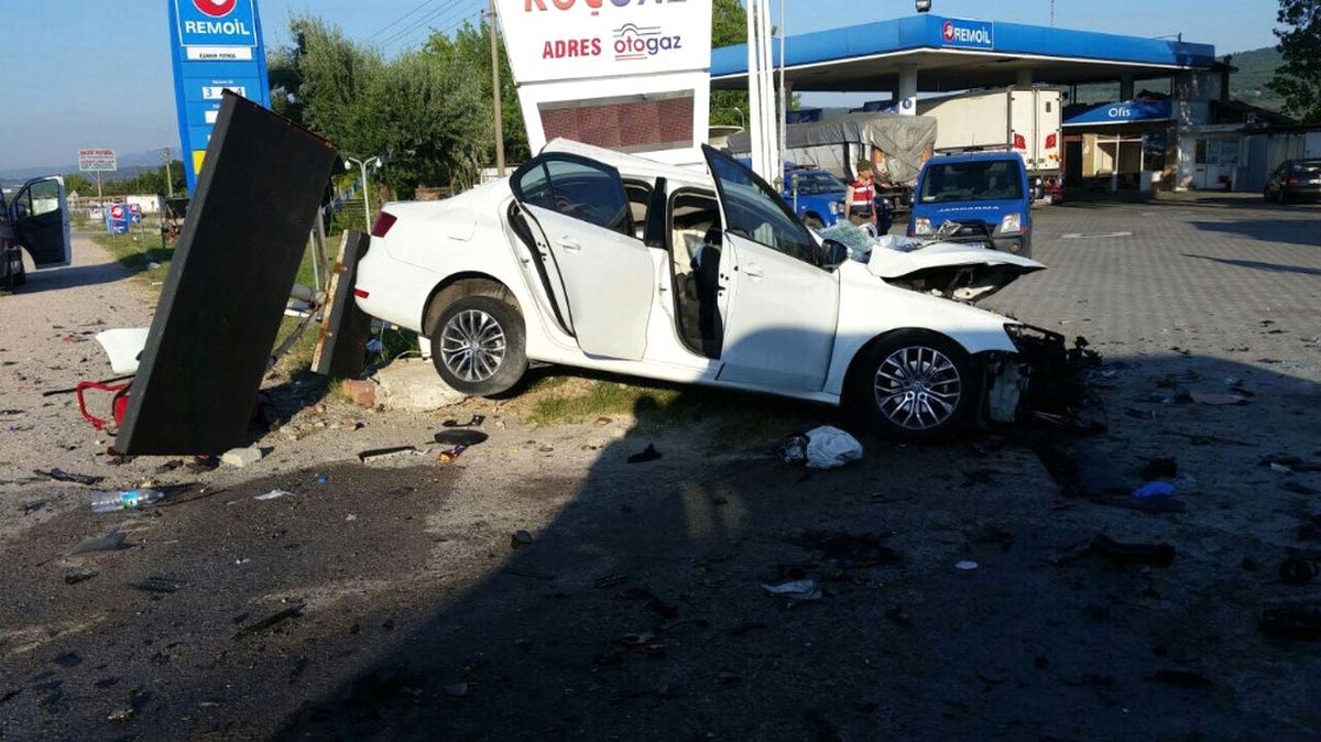 Kamyonet Dehşet Saçtı: 1 Ölü, 4 Yaralı