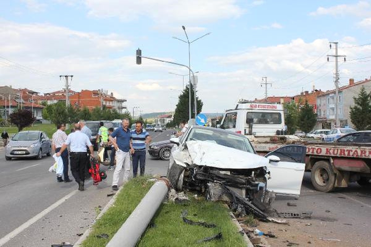 Kavşaktaki Kaza Güvenlik Kamerasında