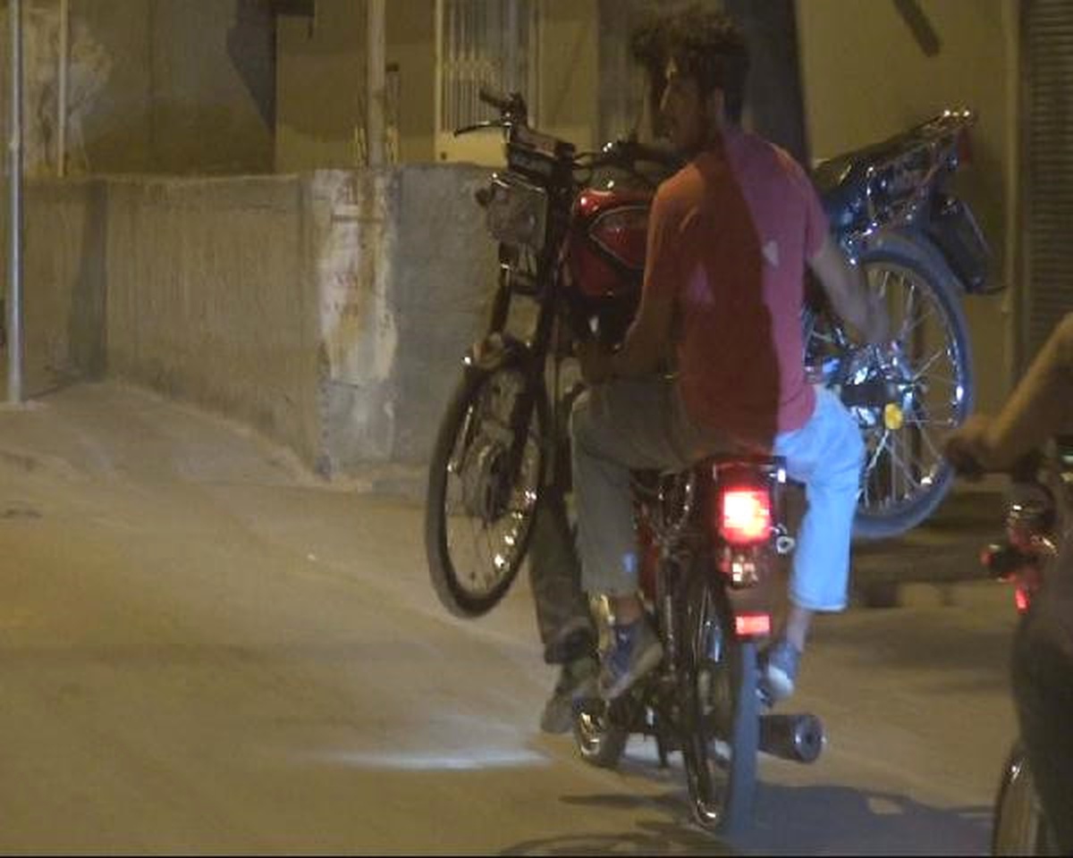 Motosikleti Motosiklet ile Taşıdılar