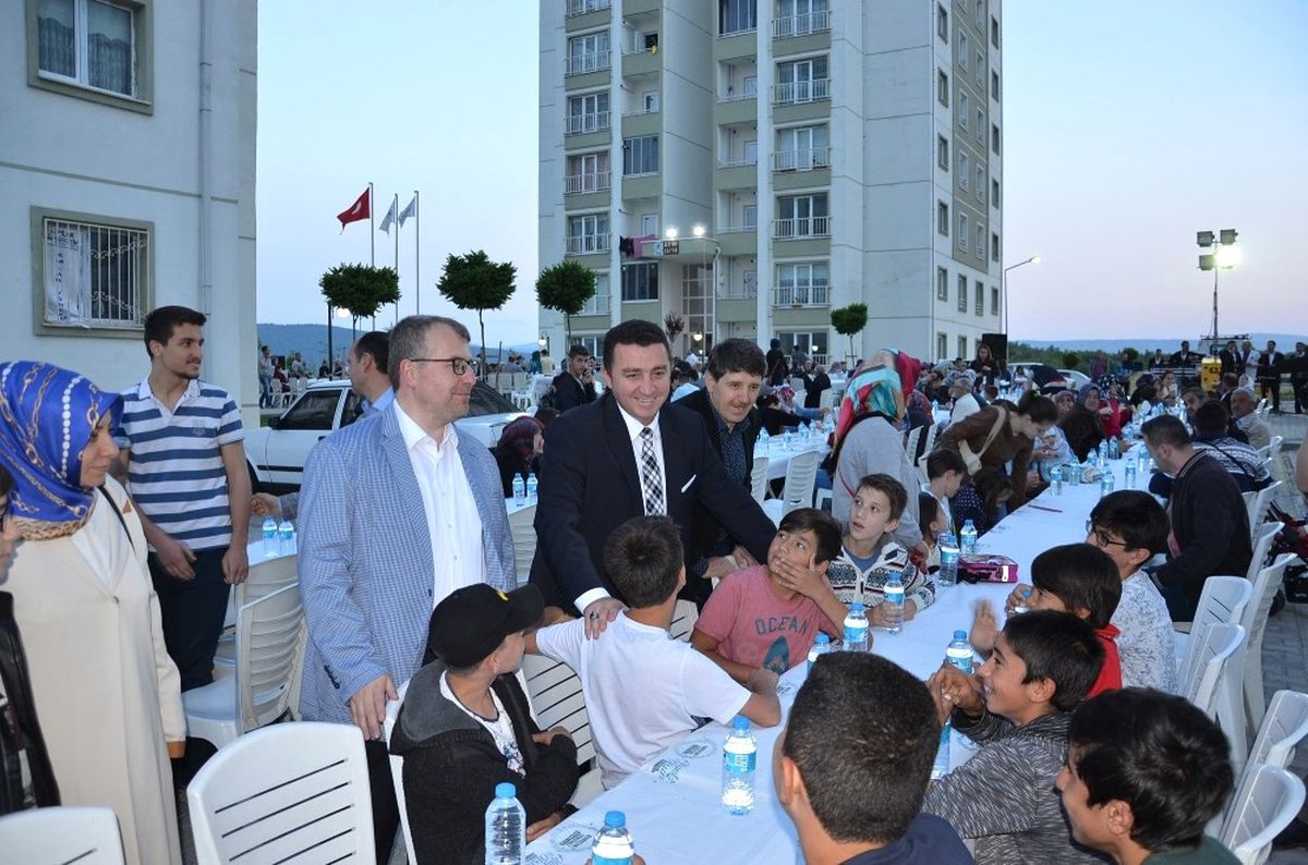 Ortak İftar Coşkusu TOKİ\'lerde Yaşandı