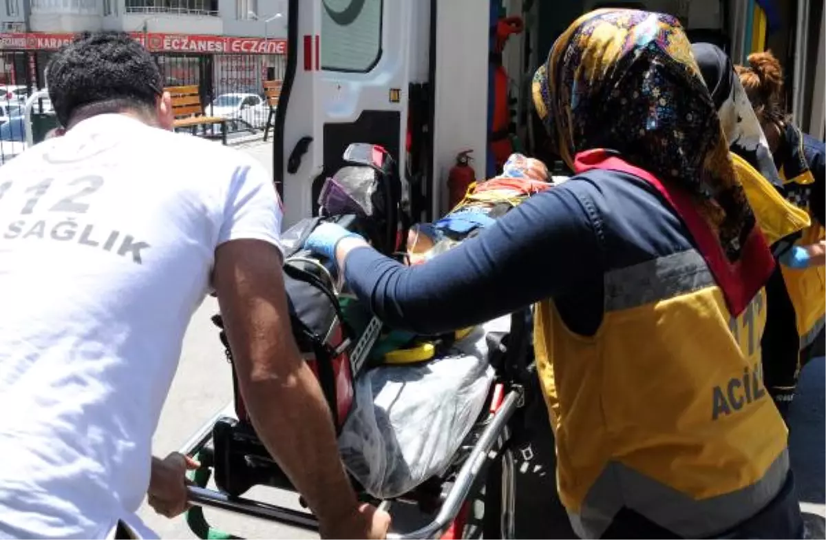 Otomobilden Yola Düşen Çocuk Ağır Yaralandı