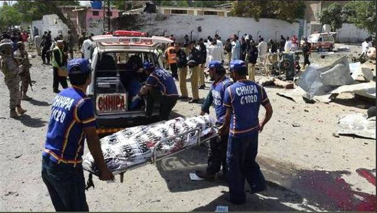 Pakistan\'da Çifte Bombalı Saldırı: 15 Ölü