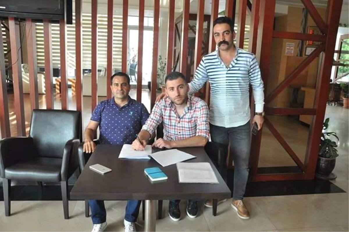 Payasspor 5 Futbolcuyla Sözleşme İmzaladı