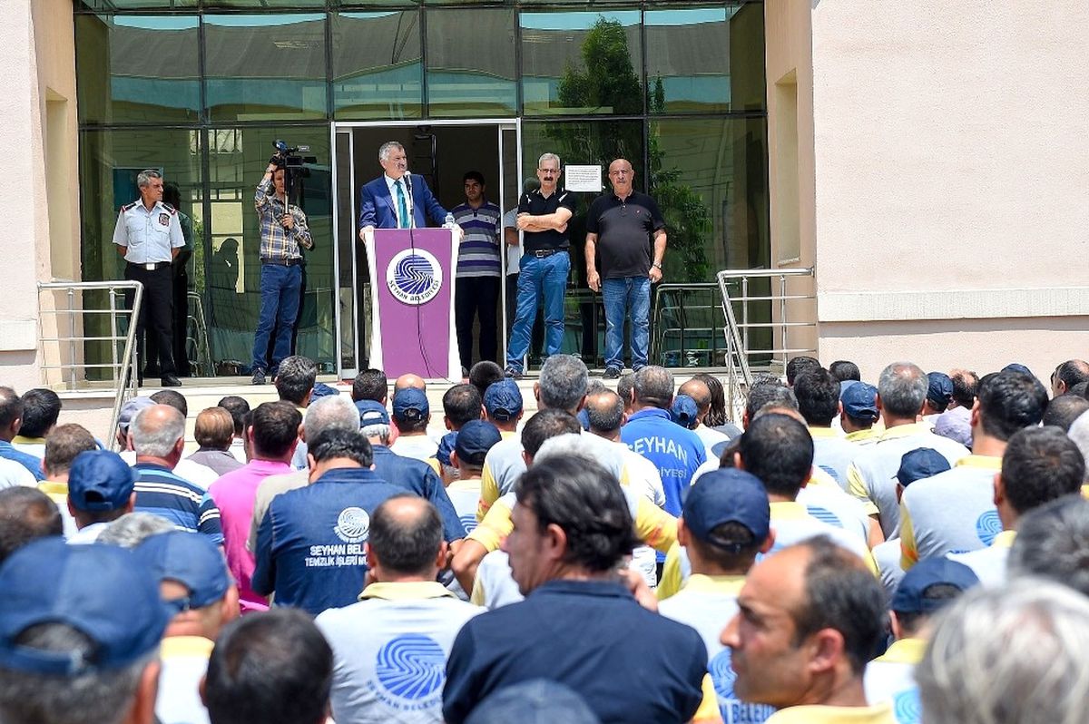 Seyhan\'da Taşeron İşçiye Bayram İkramiyesi