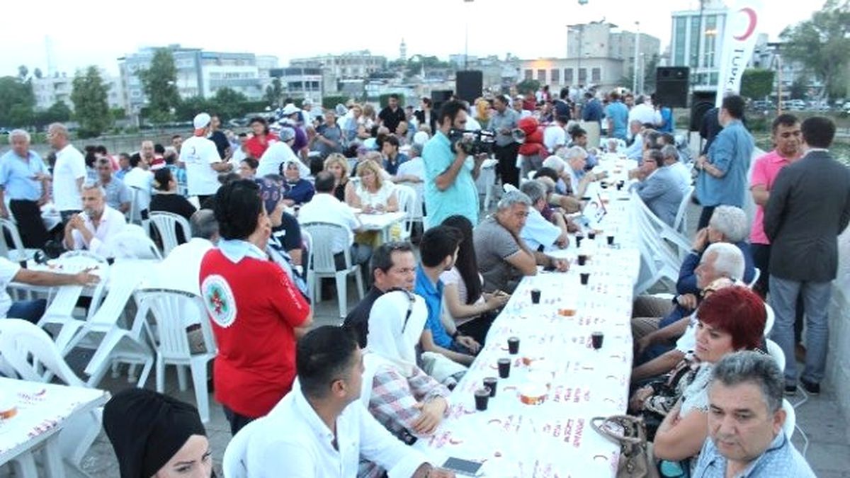 Tarihi Köprüde İftar