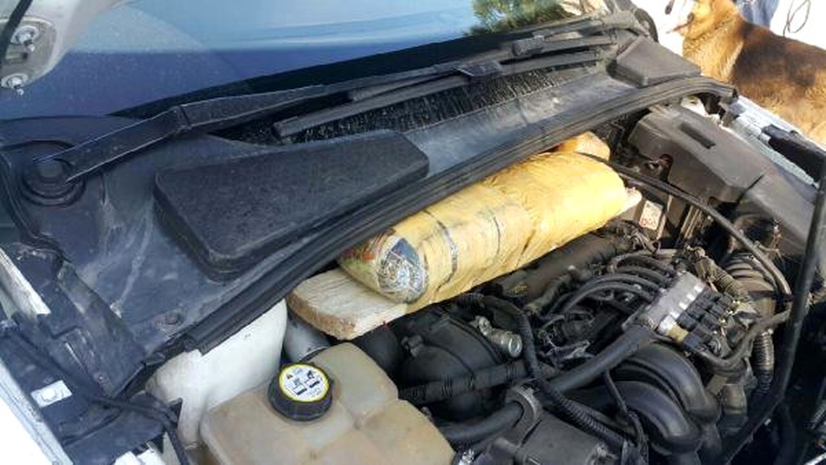 Tarsus\'ta Aracın Motor Kısmına Gizlenen Uyuşturucu Bulundu