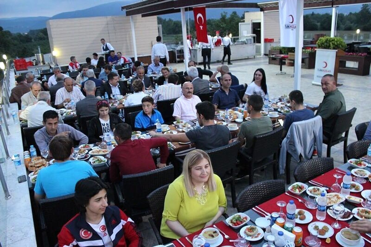 Türk Kızılay\'ı Yığılca Şubesinden İftar Programı