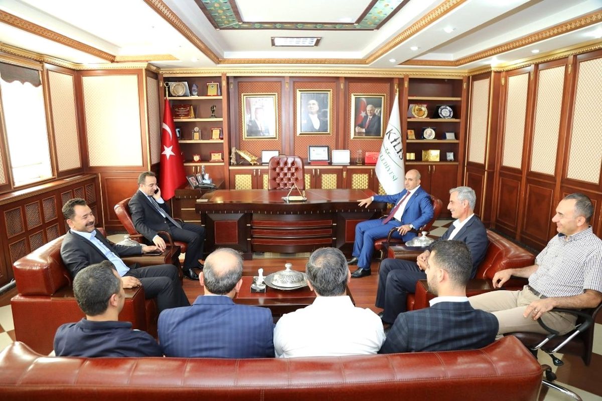 Vali Çataklı\'dan Başkan Kara\'ya Veda Ziyareti
