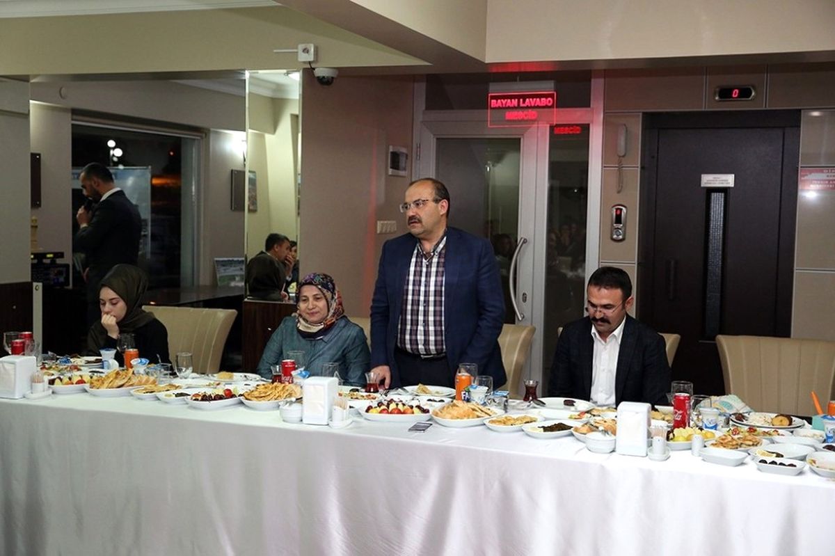 Vali Ustaoğlu, Personel ile İftarda Bir Araya Geldi