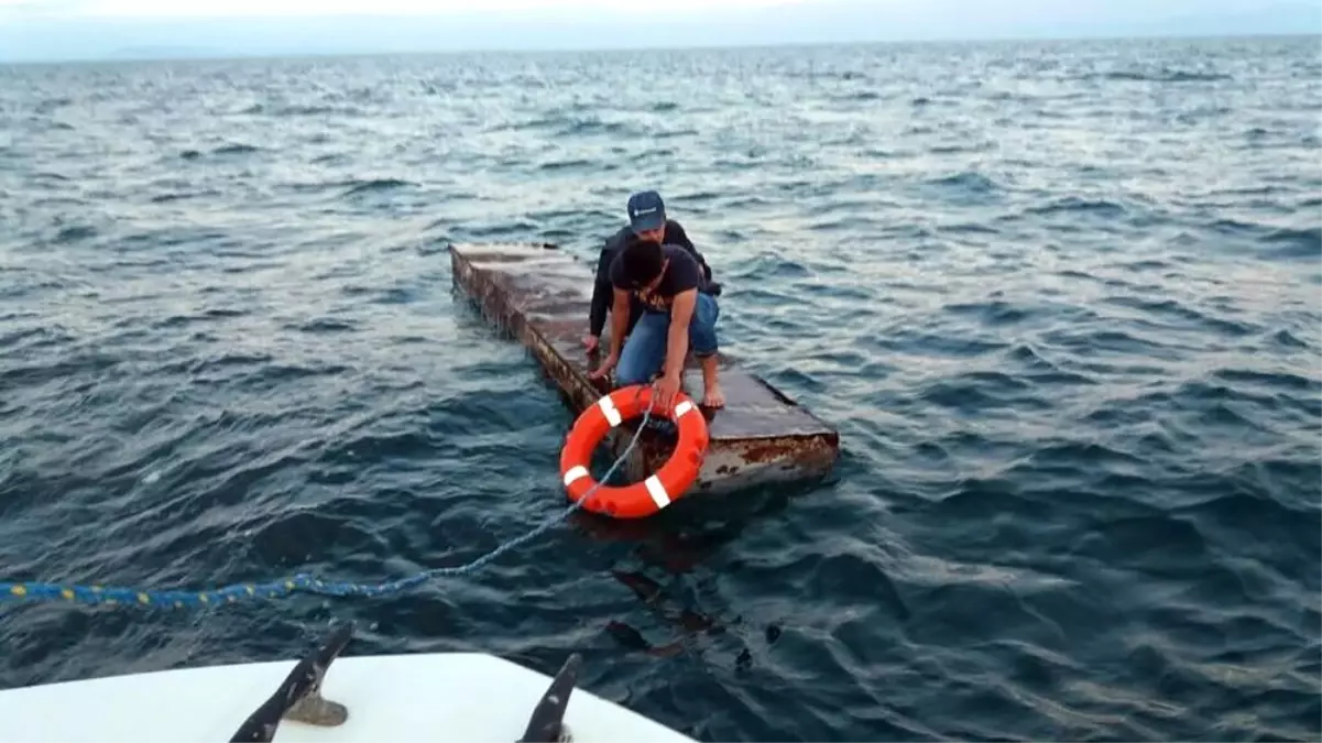 Van Gölünde Mahsur Kalan Kardeşleri Jandarma Kurtardı