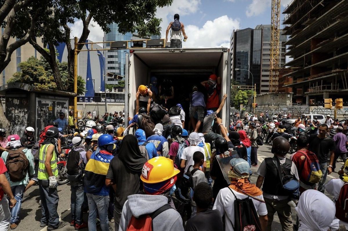 Venezuela\'da Muhalefet Sokaklara Geri Döndü