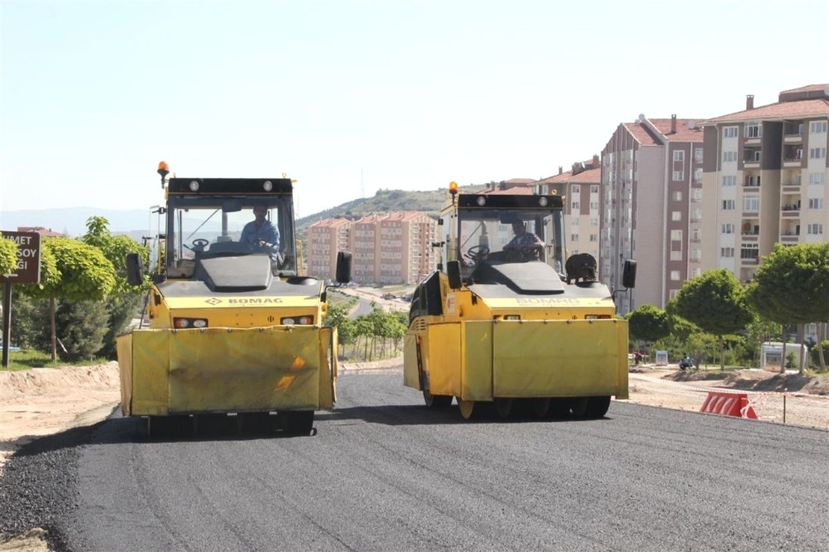 Yeni TOKİ Bölgesinde Sıcak Asfalt Çalışmaları Devam Ediyor