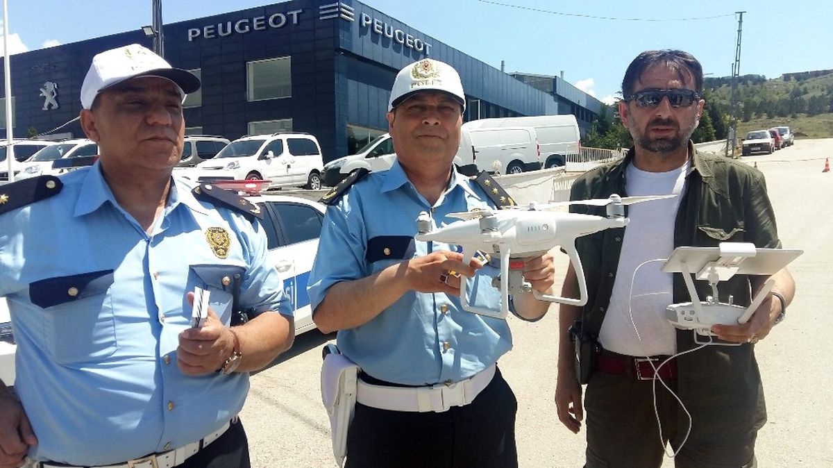 Yollardaki Bayram Trafiğine Drone\'lu Denetim