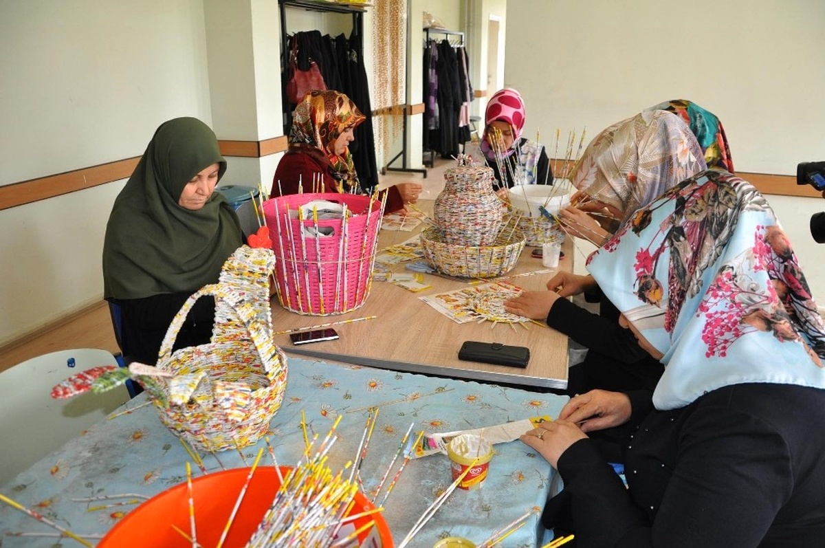 Yozgat Atık Malzemelerle Süs Eşyası Yapıyorlar