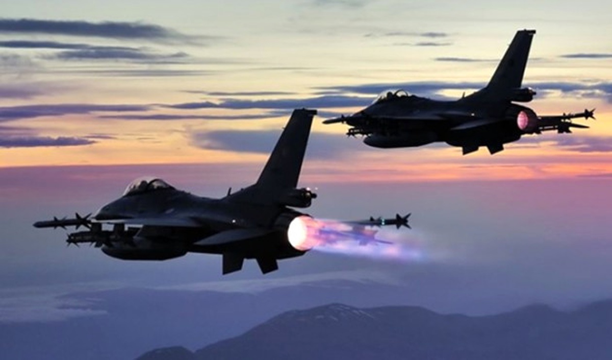 ABD\'de F-16 Askeri Gösteri Uçağı Kaza Yaptı