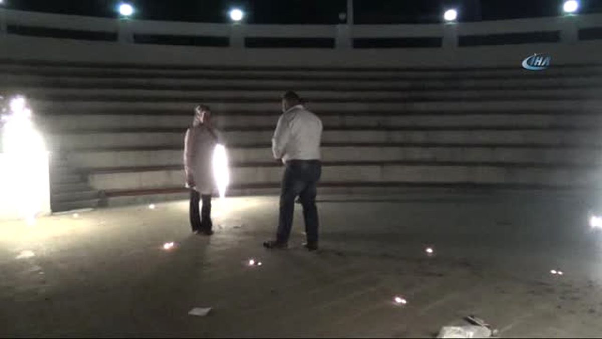 Açık Hava Tiyatrosu\'nda Böyle Evlilik Teklifi