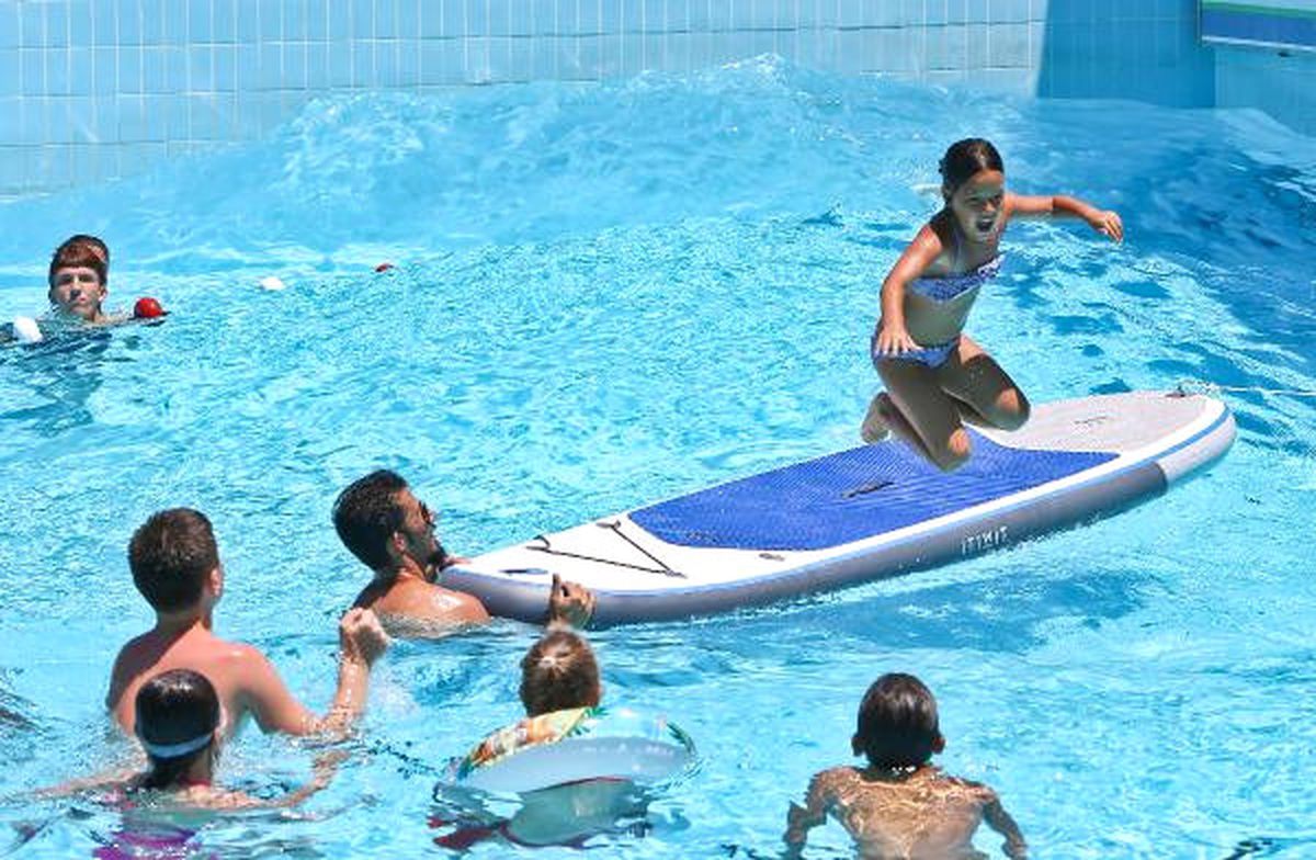 Antalya\'da Sıcak Bunalttı, Su Parkları Doldu
