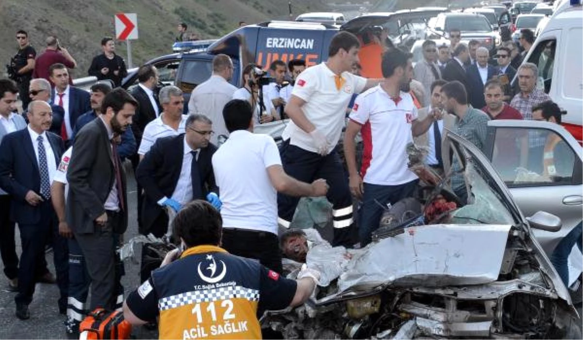 Başbakan Yıldırım, 5 Ölümlü Kazayı Görünce Konvoyu Durdurdu