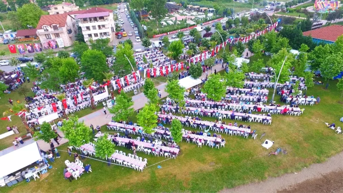 Başiskele\'de 100 Bin Gönül, Tek Yürek Aynı Sofrada Buluştu