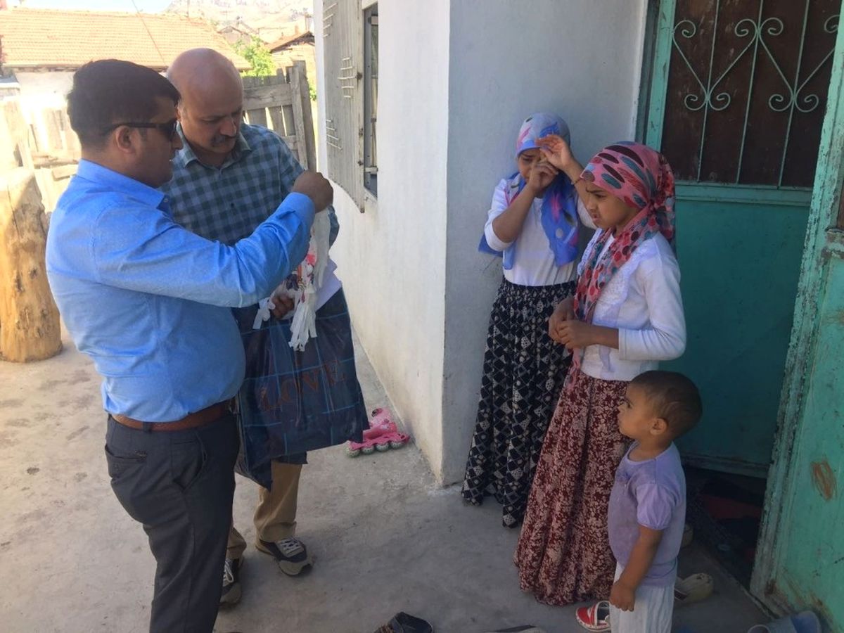 Bayram Öncesi İhtiyaç Sahiplerini Sevindirdiler
