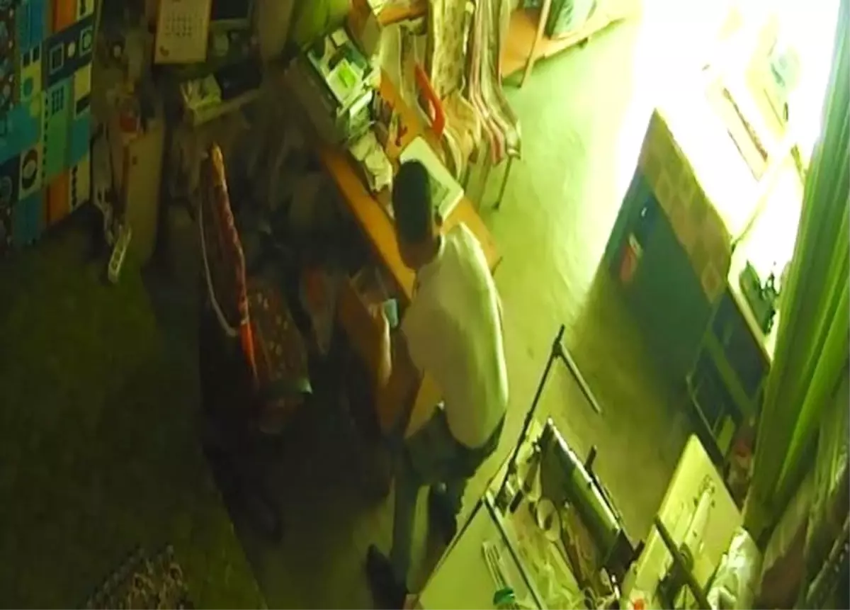 Çekmeceden Para Çalan Suriyeli Kameraya Yakalandı