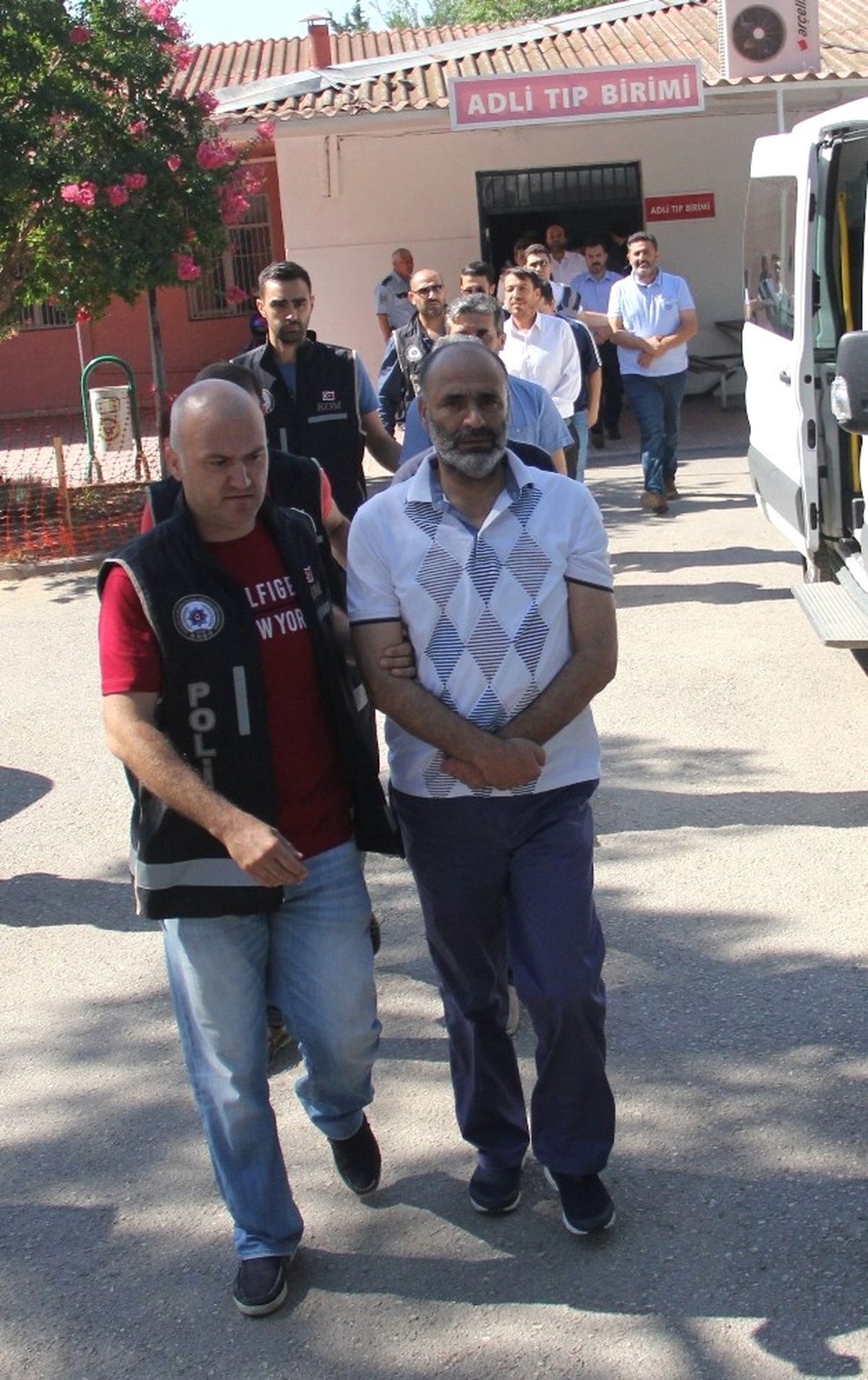 Fetö\'den Adliyeye Sevk Edilen 11 Polisten 2\'si Tutuklandı