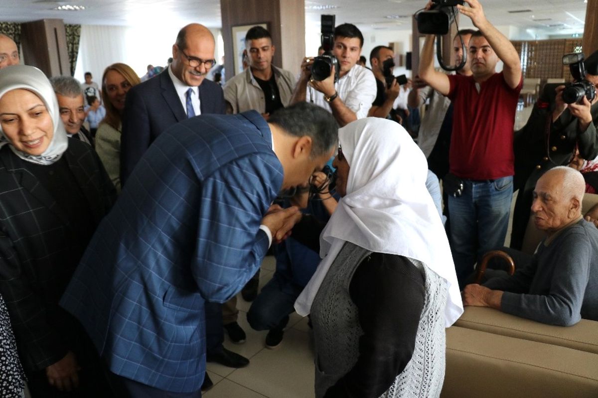 Gaziantep Protokolünden Huzurevi ve Şehitlik Ziyareti