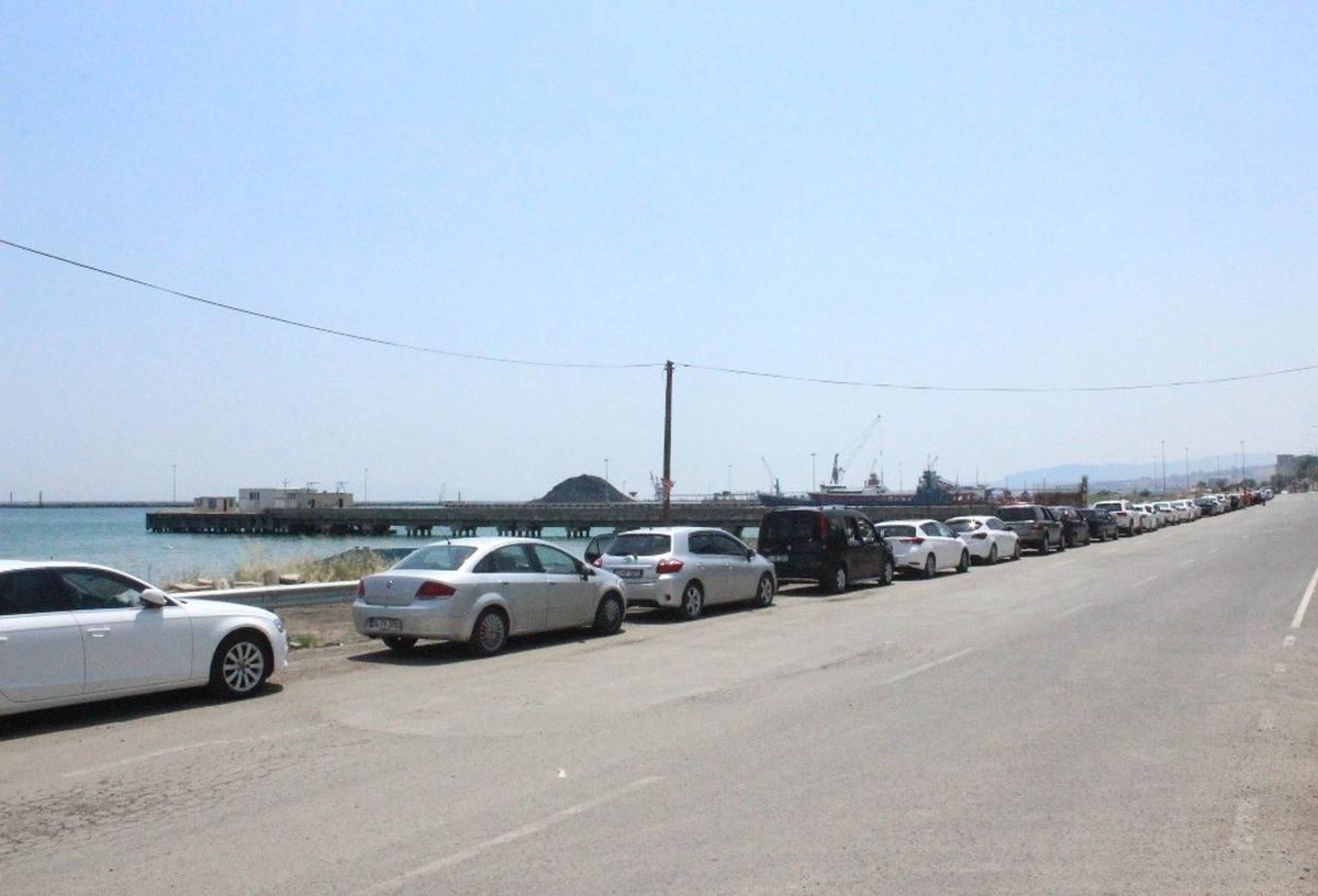 İstanbul\'dan Akın Başlayınca Tekirdağ\'da Kilometrelerce Araç Kuyrukları Oluştu