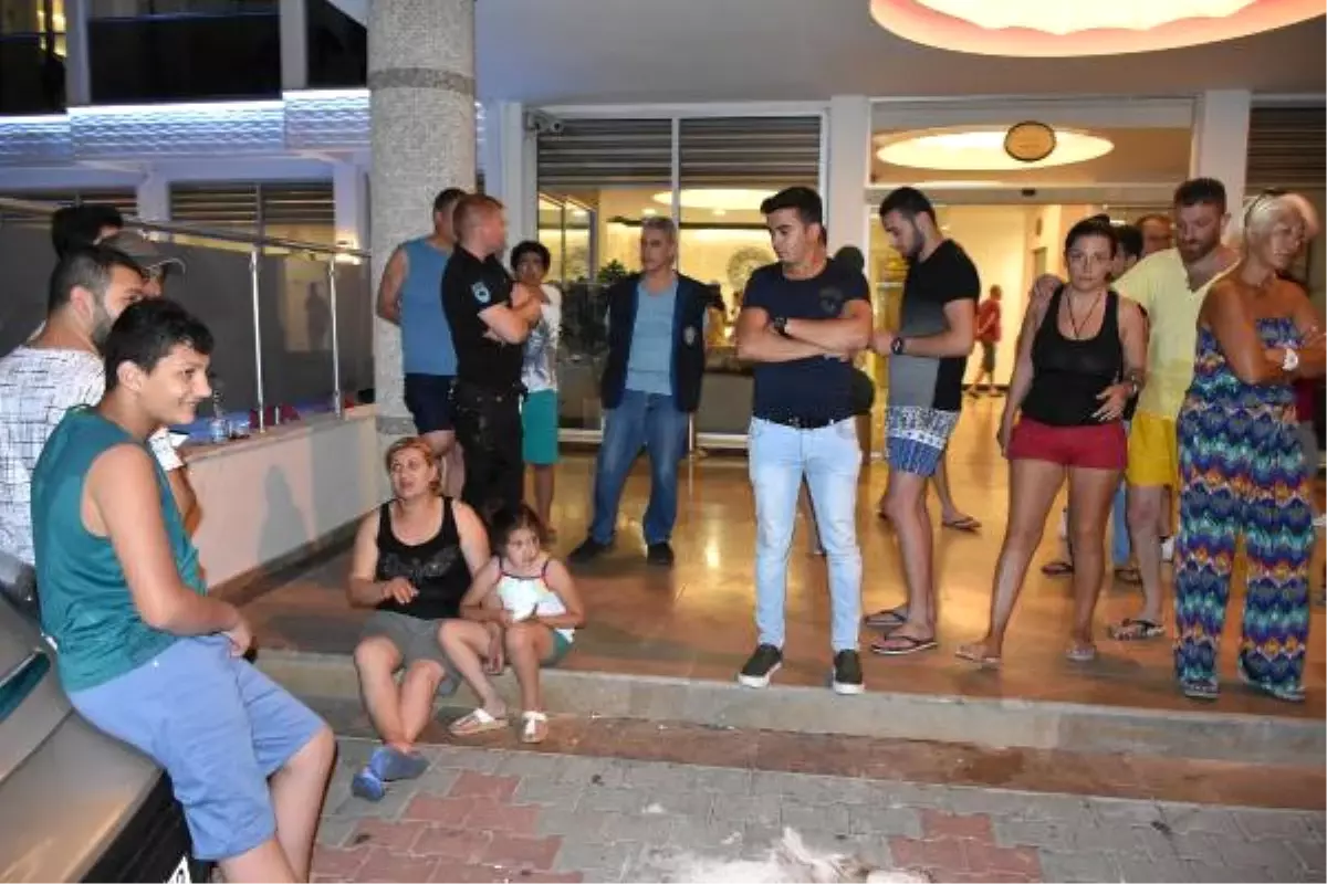 Marmaris\'te Otel Kapısında Kalan Tatilciler Muhatap Bulamadı